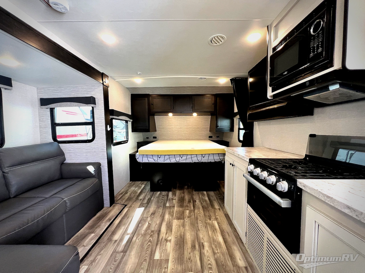 2022 Highland Ridge Range Lite RL212FB Photo 2
