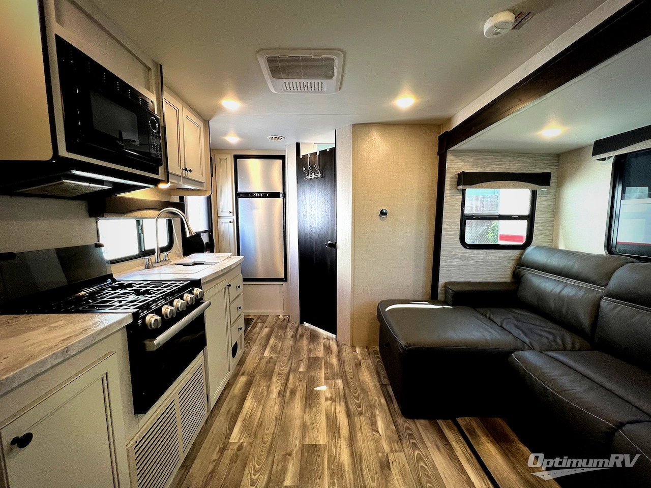 2022 Highland Ridge Range Lite RL212FB Photo 3