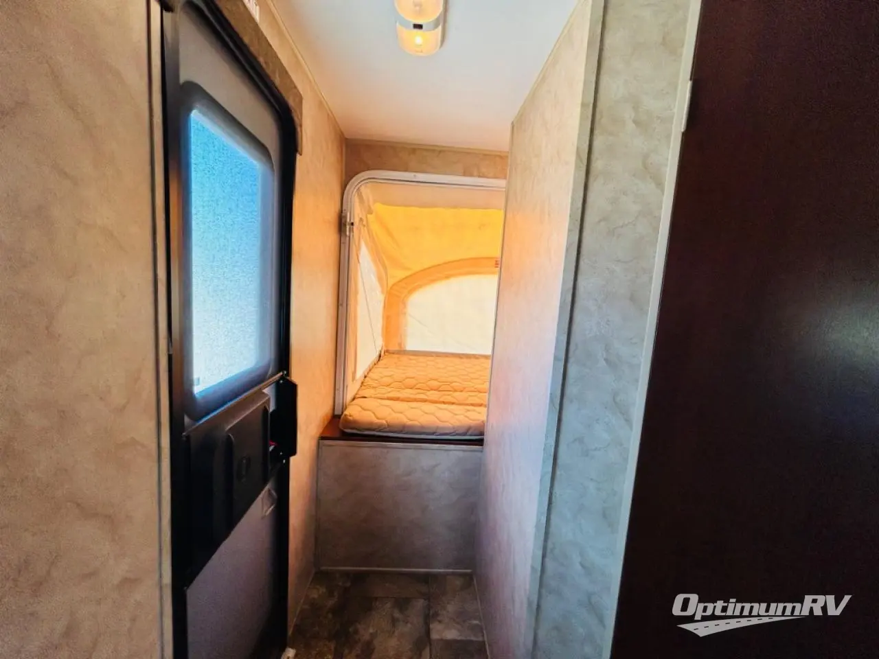 2015 Coachmen Clipper Ultra-Lite 15RB Photo 8