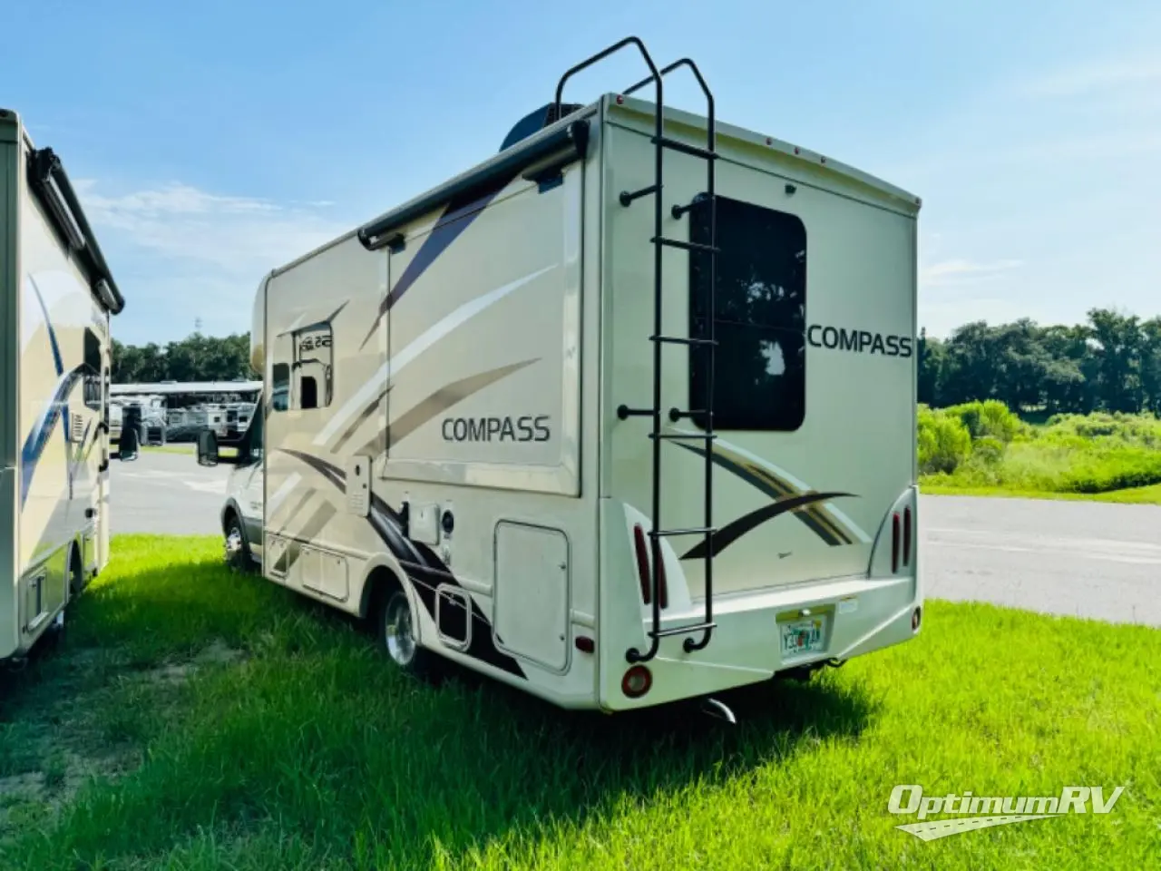 2016 Thor Compass 23TR Photo 3