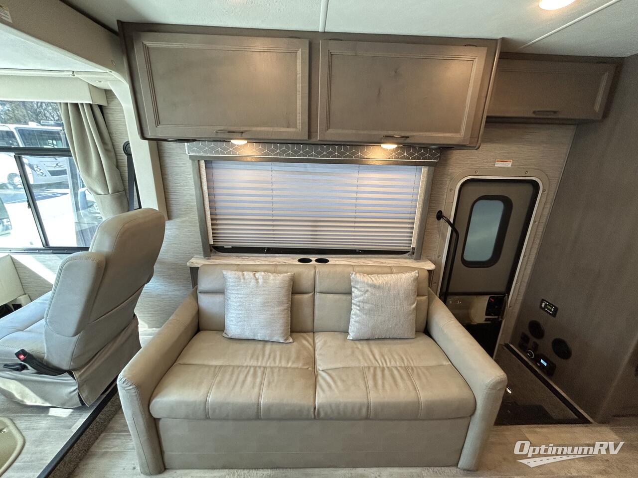 2023 Thor Freedom Traveler 30A Photo 10