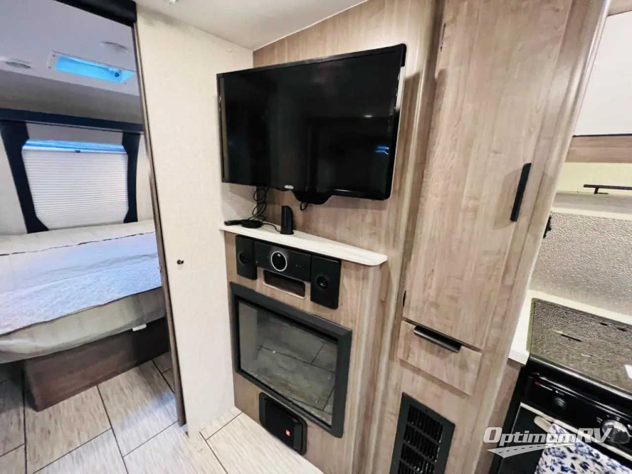 2022 Lance Lance Travel Trailers 2445 Photo 7