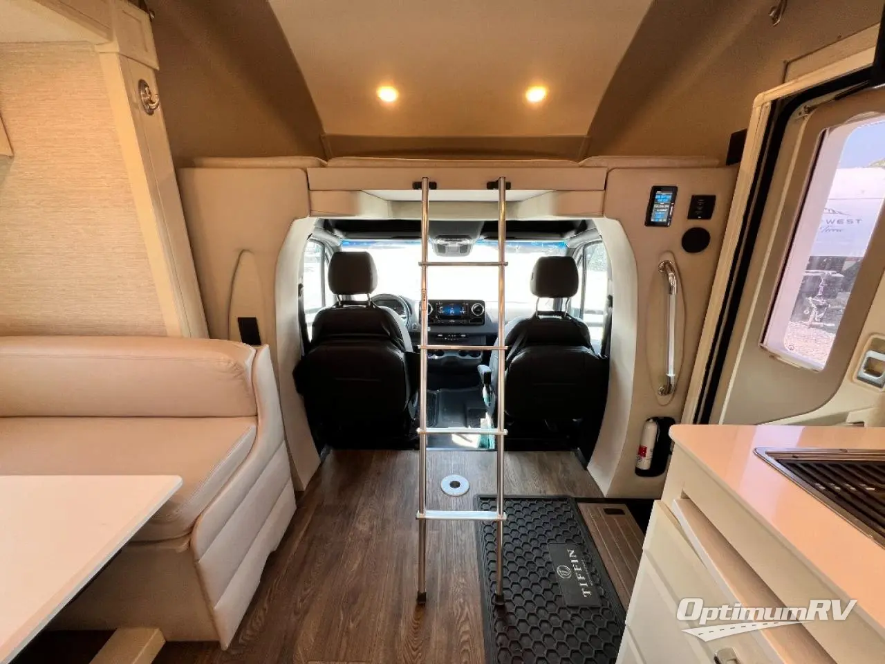 2021 Tiffin Wayfarer 25 RW Photo 9