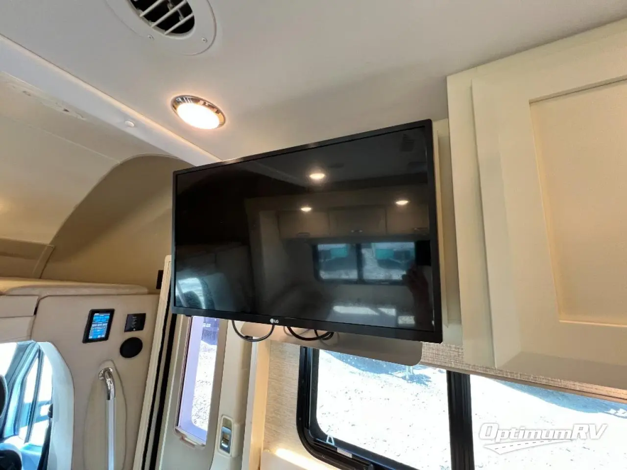 2021 Tiffin Wayfarer 25 RW Photo 13