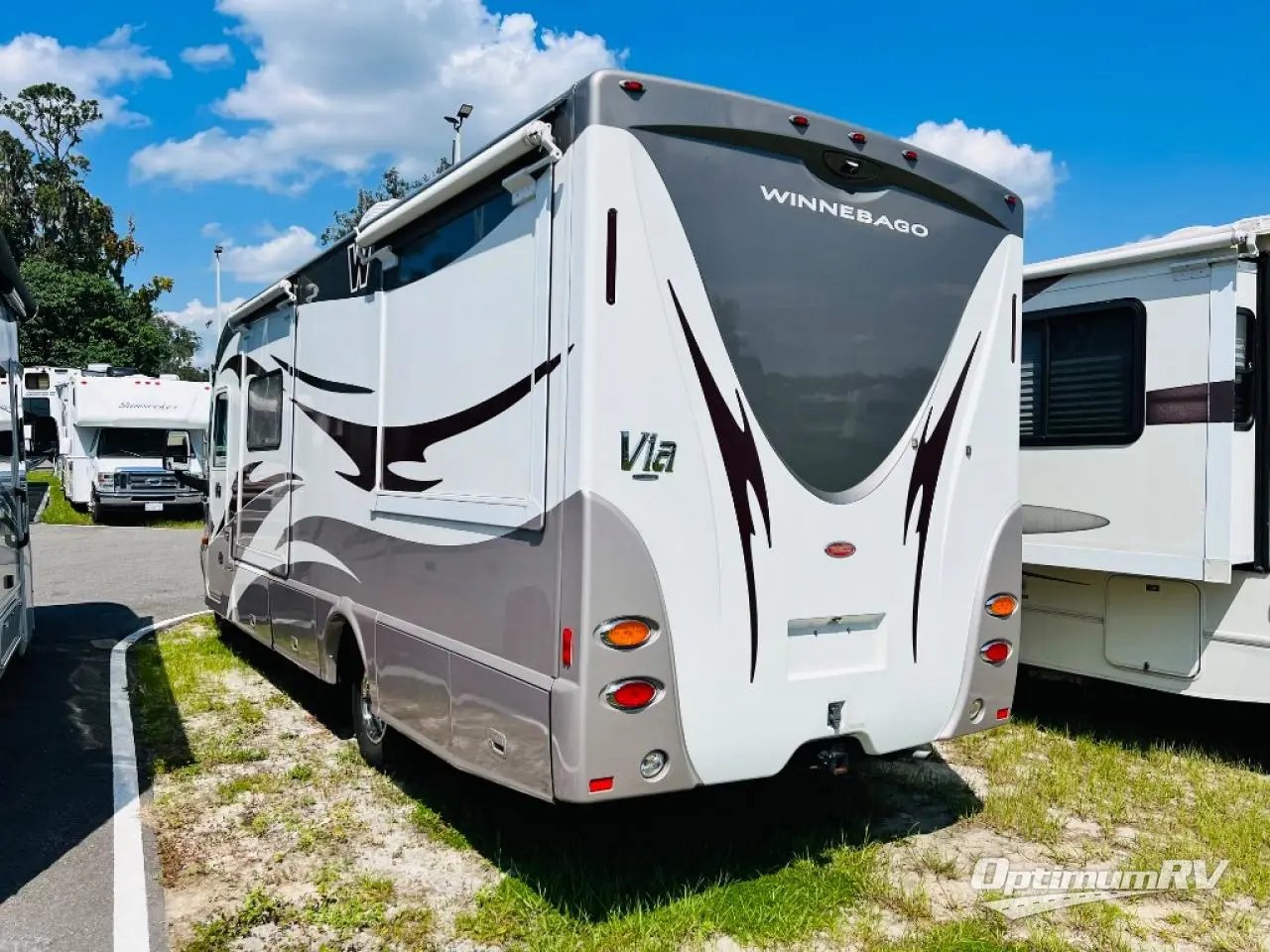 2011 Winnebago Via 25Q Photo 3