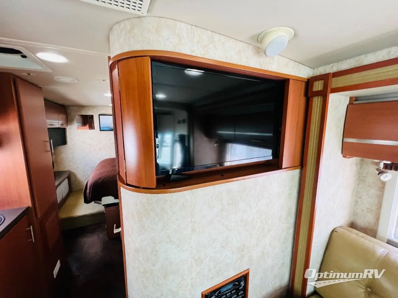 2011 Winnebago Via 25Q Photo 8