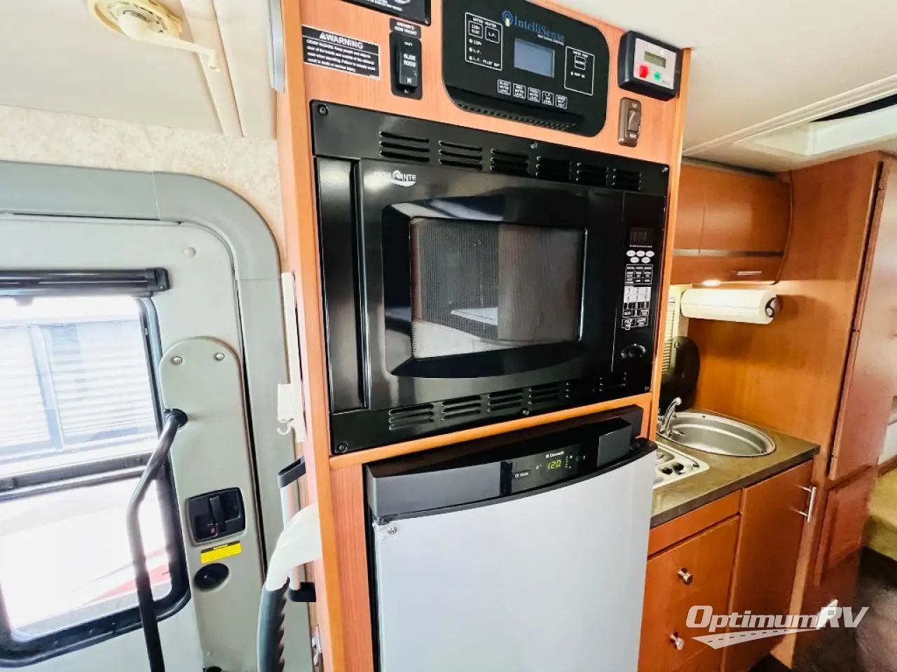 2011 Winnebago Via 25Q Photo 12