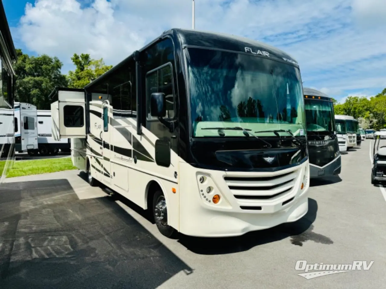 2019 Fleetwood Flair 32S Photo 1