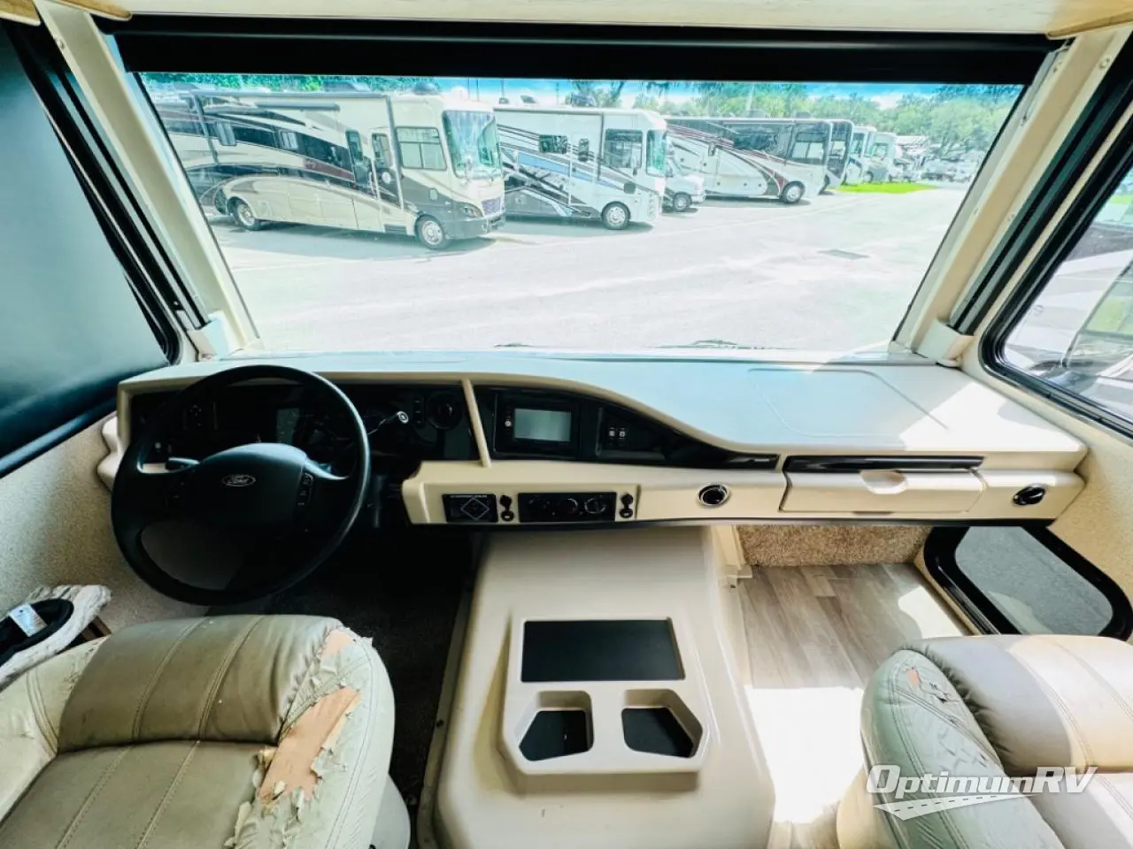 2019 Fleetwood Flair 32S Photo 6