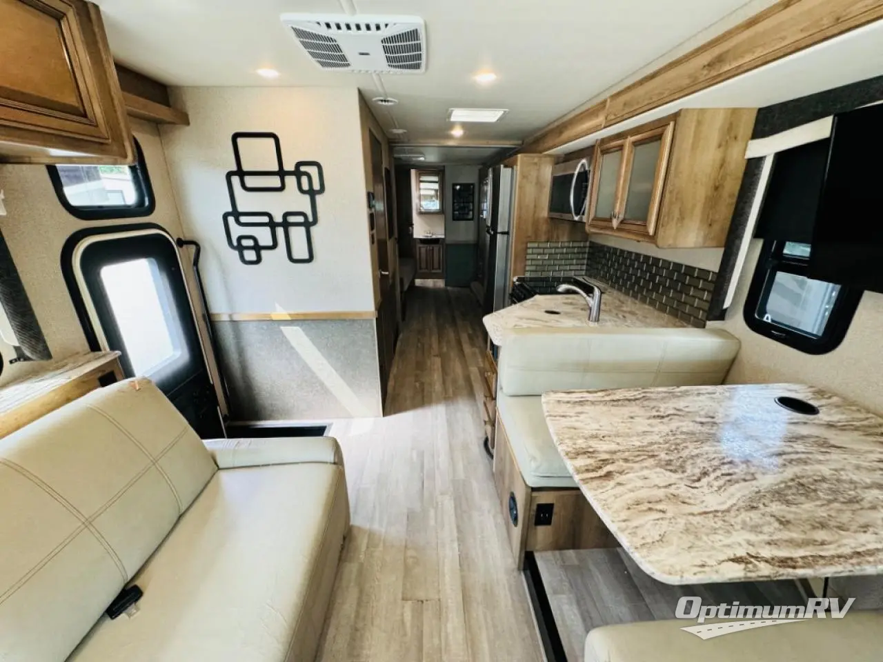 2019 Fleetwood Flair 32S Photo 8