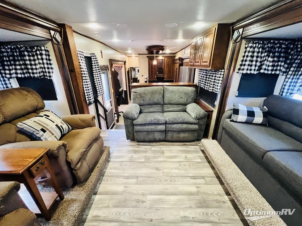 2015 Grand Design Solitude 379FL Photo 3