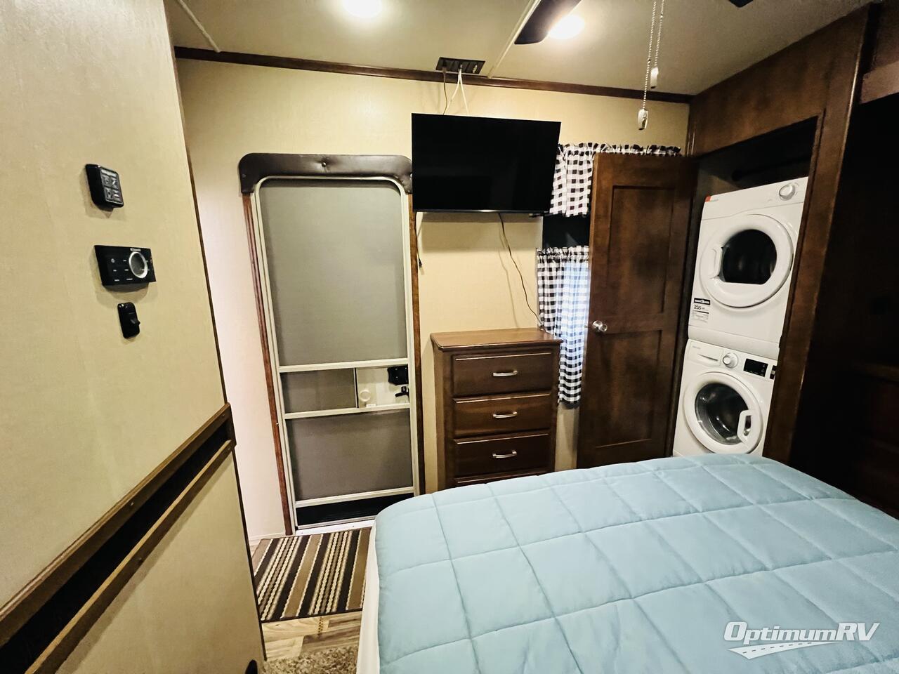 2015 Grand Design Solitude 379FL Photo 17