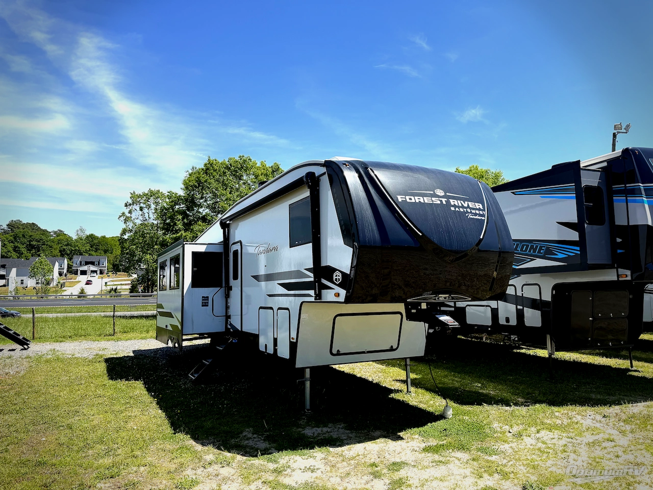 2025 East To West Tandara 28RL Photo 1