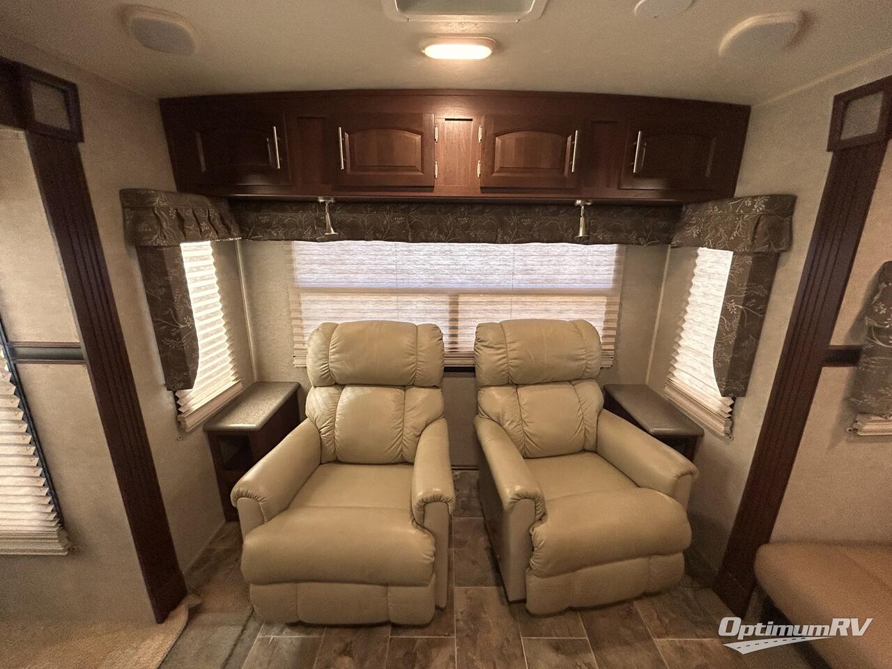 2015 Forest River Rockwood Signature Ultra Lite 8329SS Photo 14