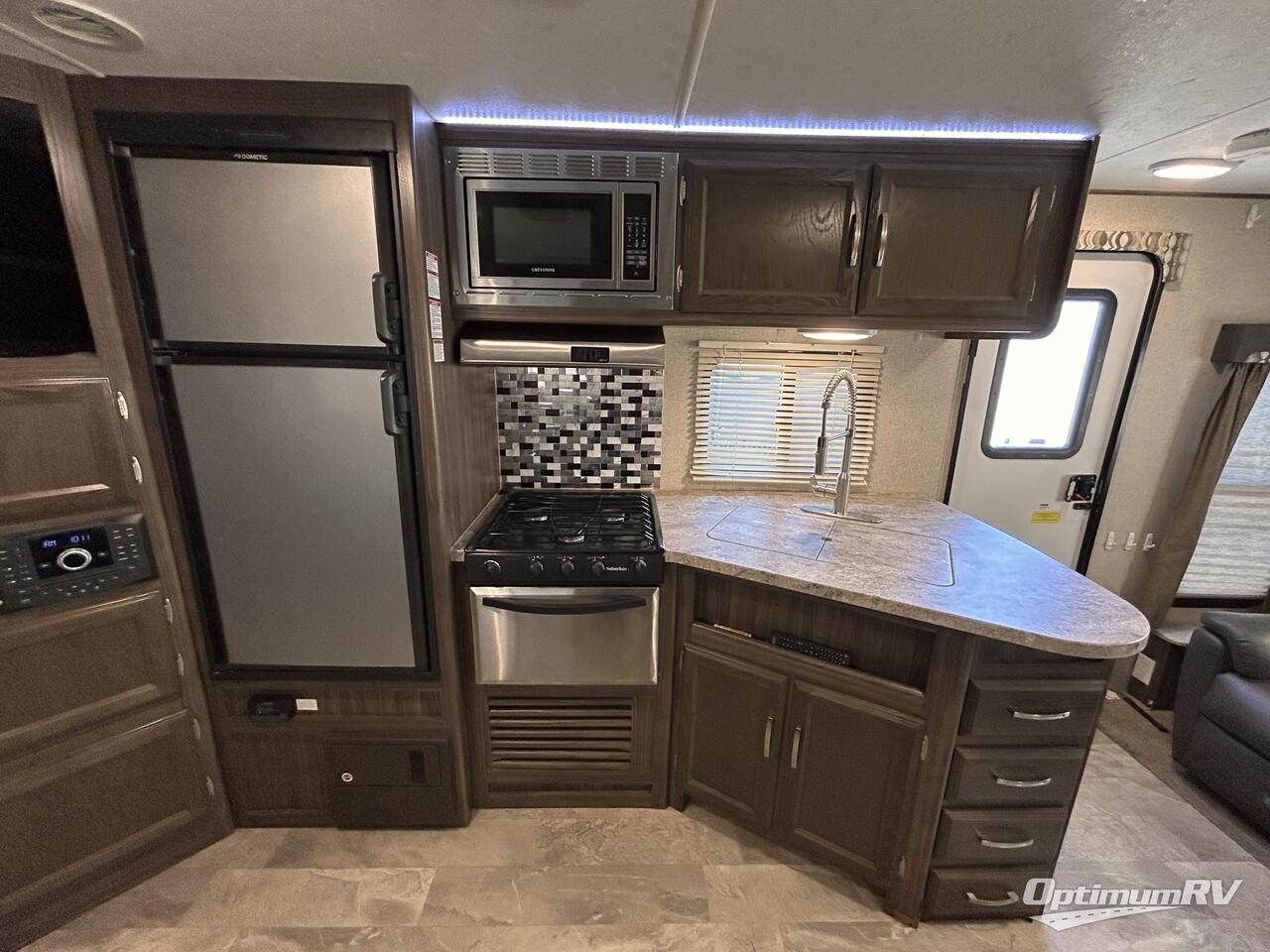 2019 Coachmen Apex Ultra-Lite 279RLSS Photo 6