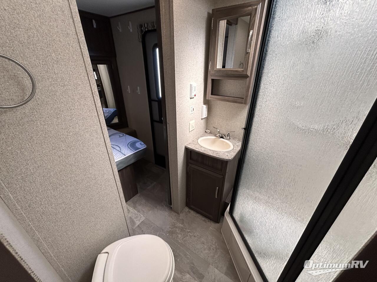 2019 Coachmen Apex Ultra-Lite 279RLSS Photo 9