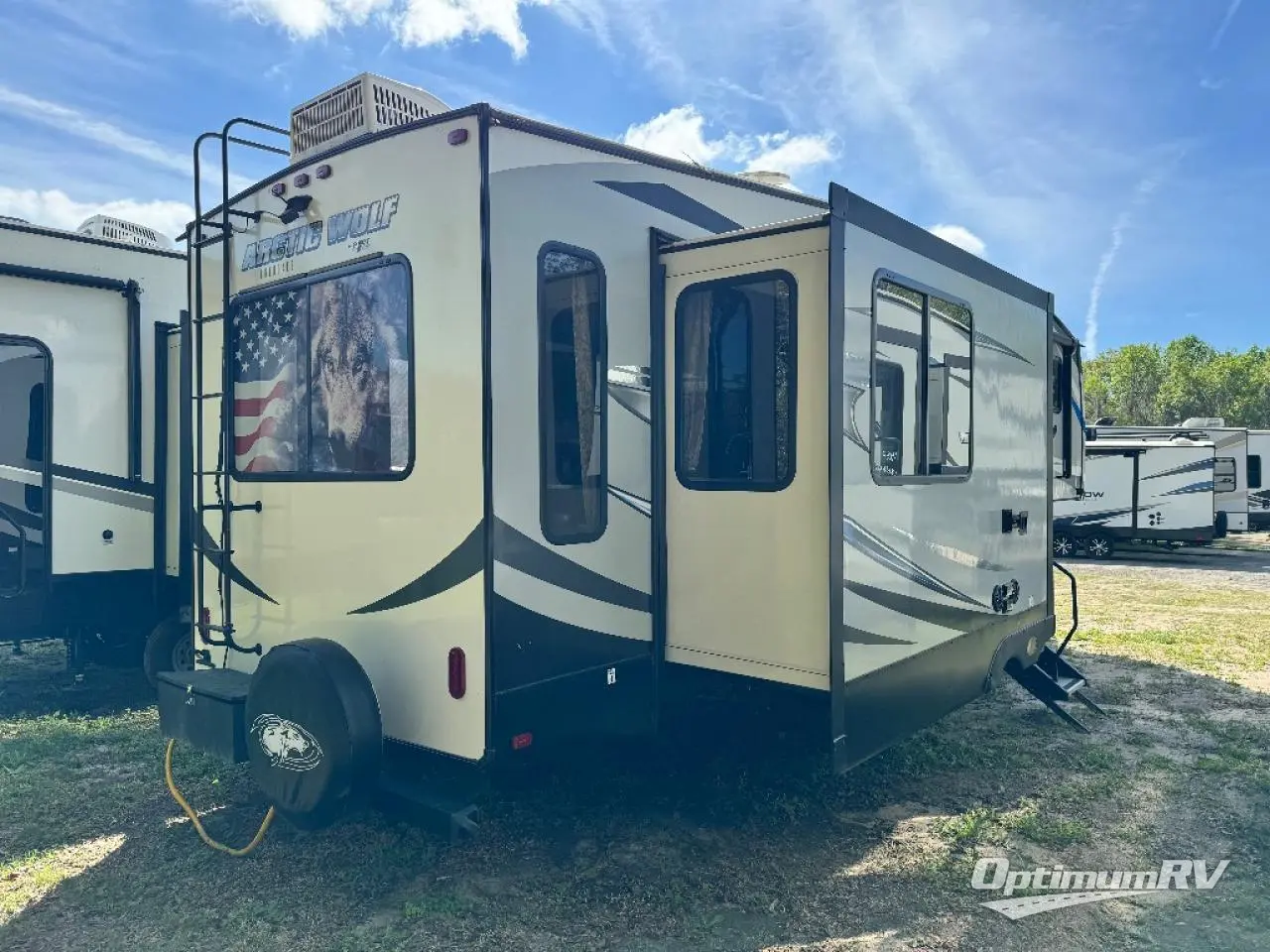 2019 Forest River Cherokee Arctic Wolf 285DRL4 Photo 2