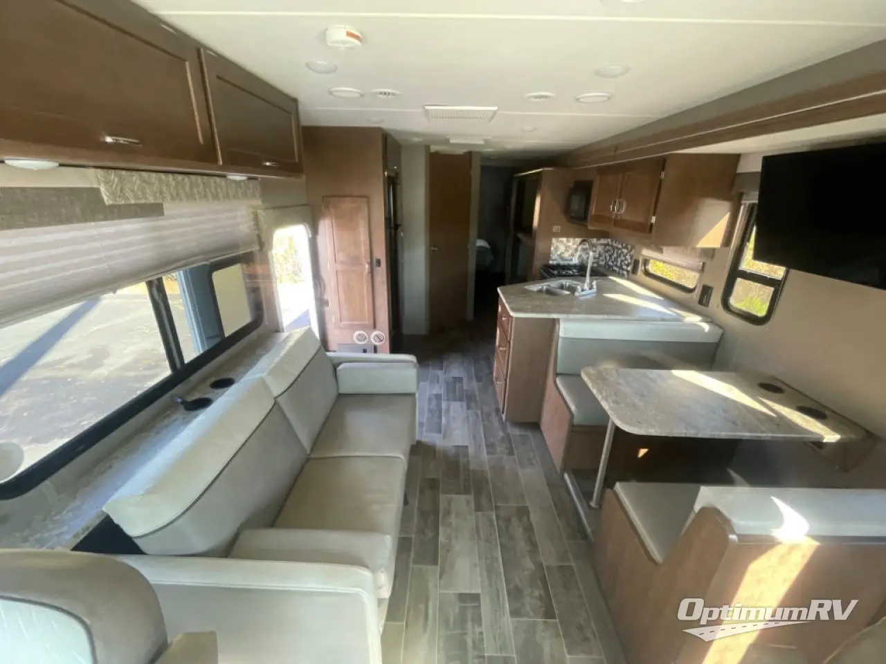 2019 Winnebago Intent 31P Photo 4