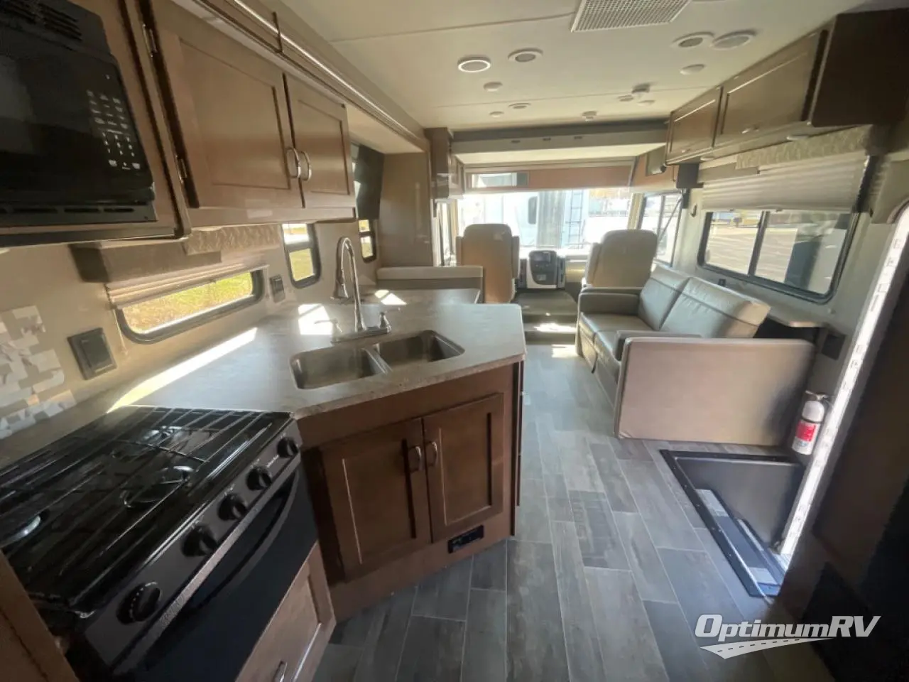 2019 Winnebago Intent 31P Photo 6