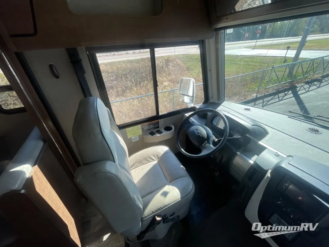 2019 Winnebago Intent 31P Photo 8