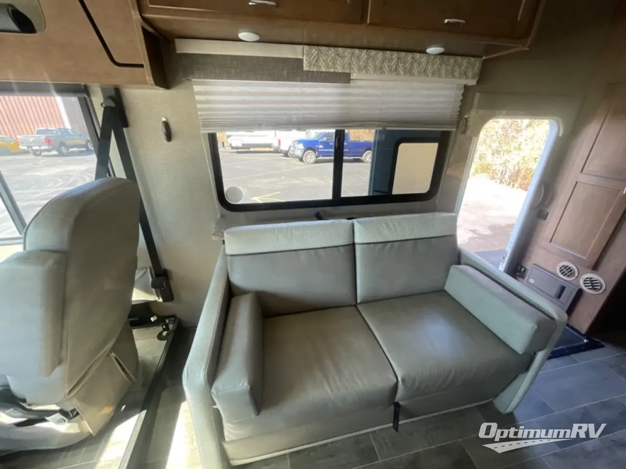 2019 Winnebago Intent 31P Photo 10