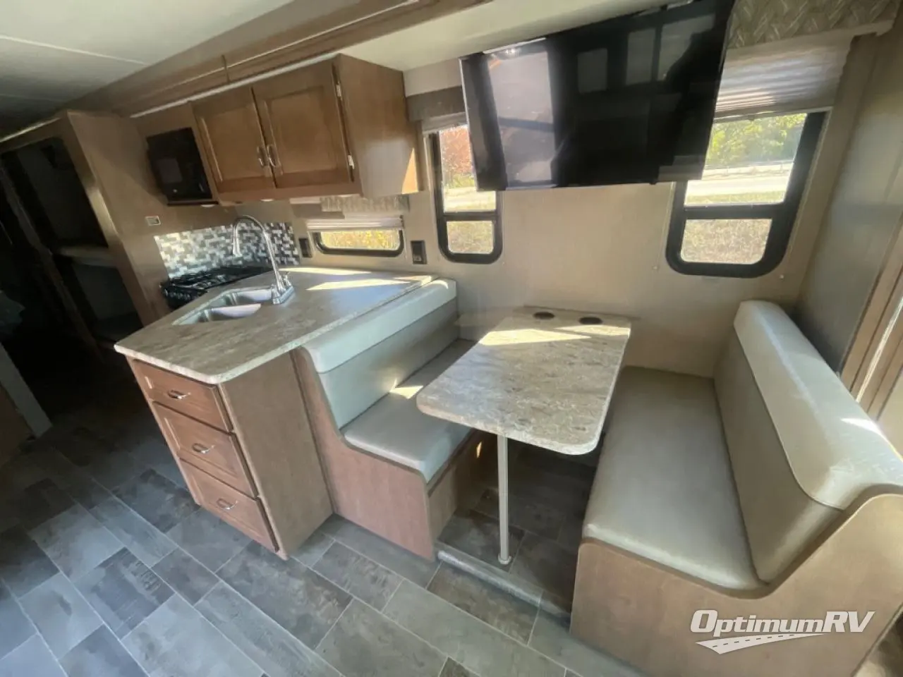 2019 Winnebago Intent 31P Photo 11