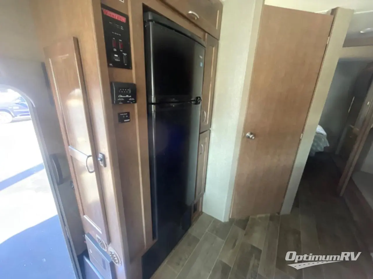 2019 Winnebago Intent 31P Photo 12