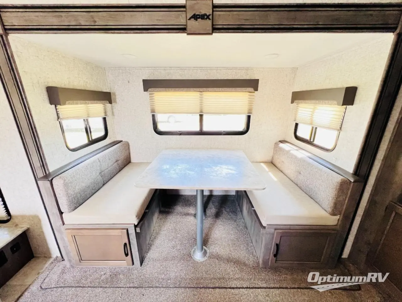 2020 Coachmen Apex Ultra-Lite 253RLS Photo 7