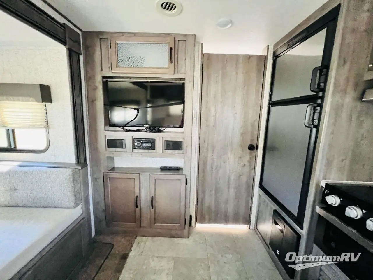 2020 Coachmen Apex Ultra-Lite 253RLS Photo 8