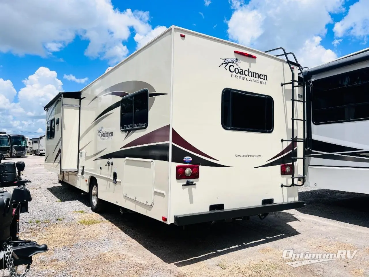 2017 Coachmen Freelander 31BH Ford 450 Photo 2