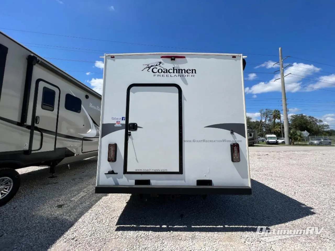 2021 Coachmen Freelander 22XG Chevy 4500 Photo 6