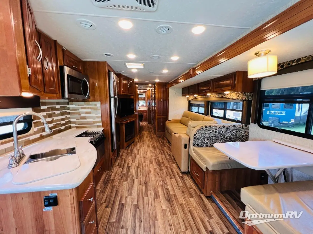 2018 Coachmen Mirada 35LS Photo 4