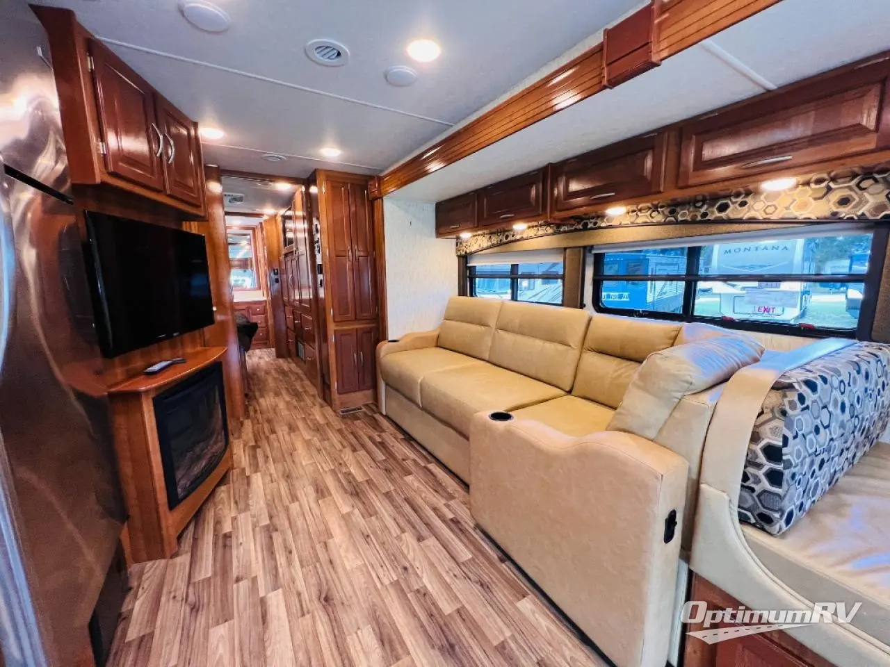 2018 Coachmen Mirada 35LS Photo 8