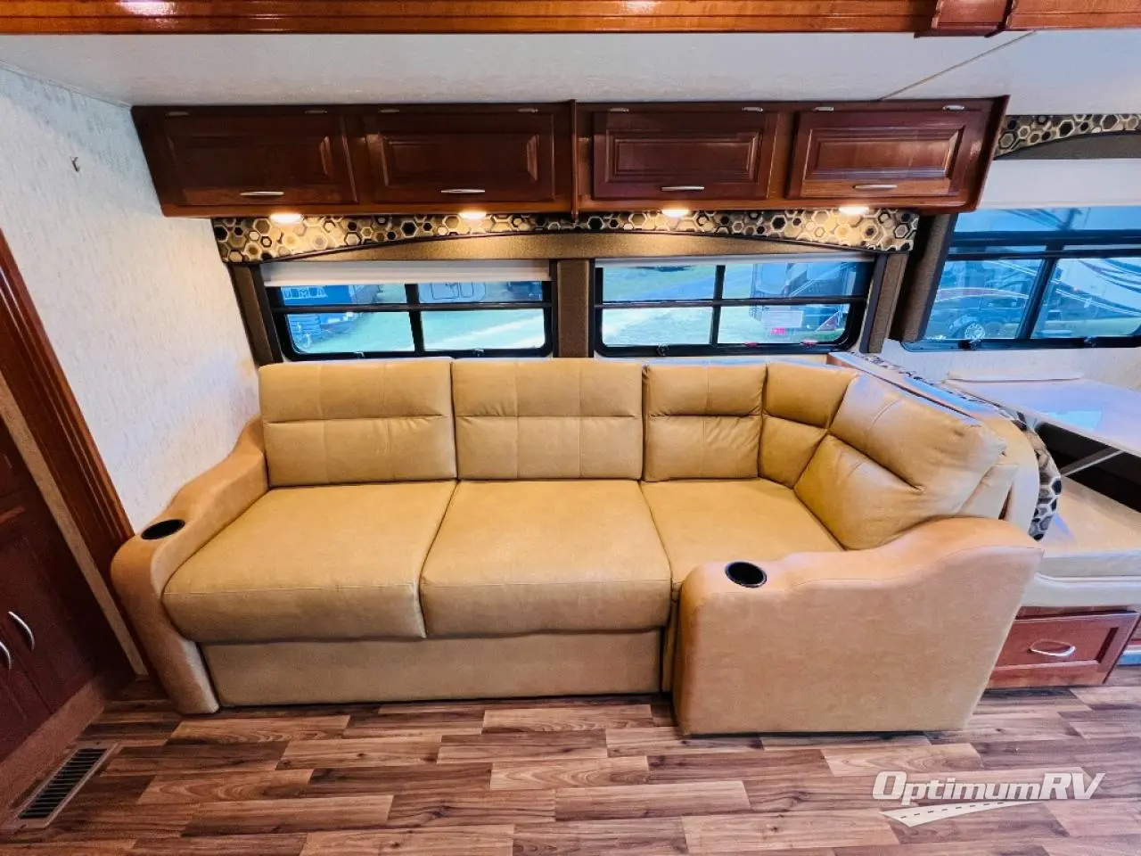 2018 Coachmen Mirada 35LS Photo 9