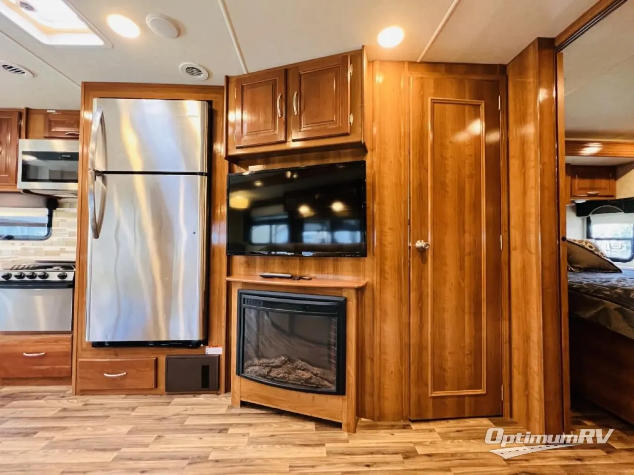 2018 Coachmen Mirada 35LS Photo 10