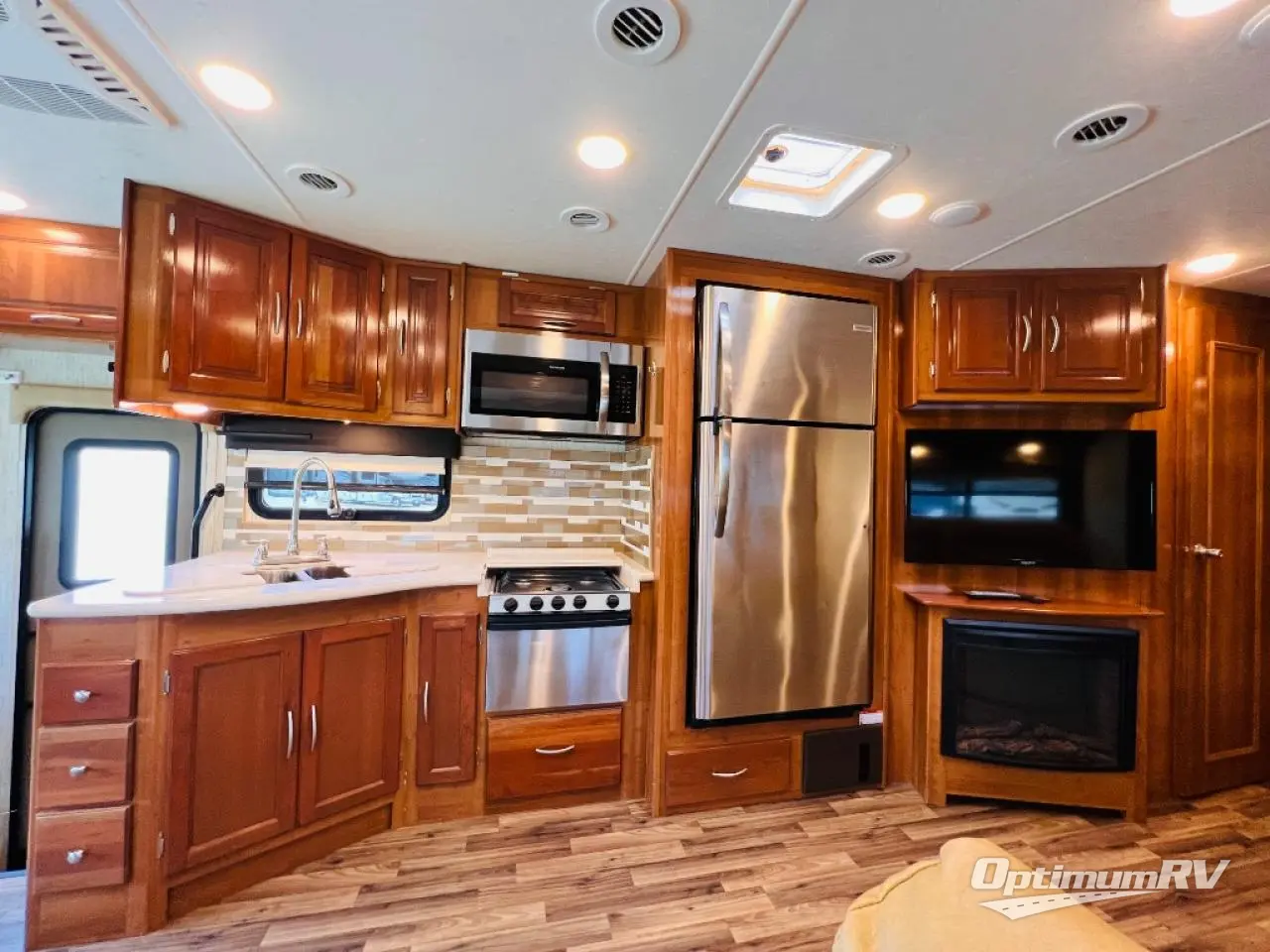 2018 Coachmen Mirada 35LS Photo 12