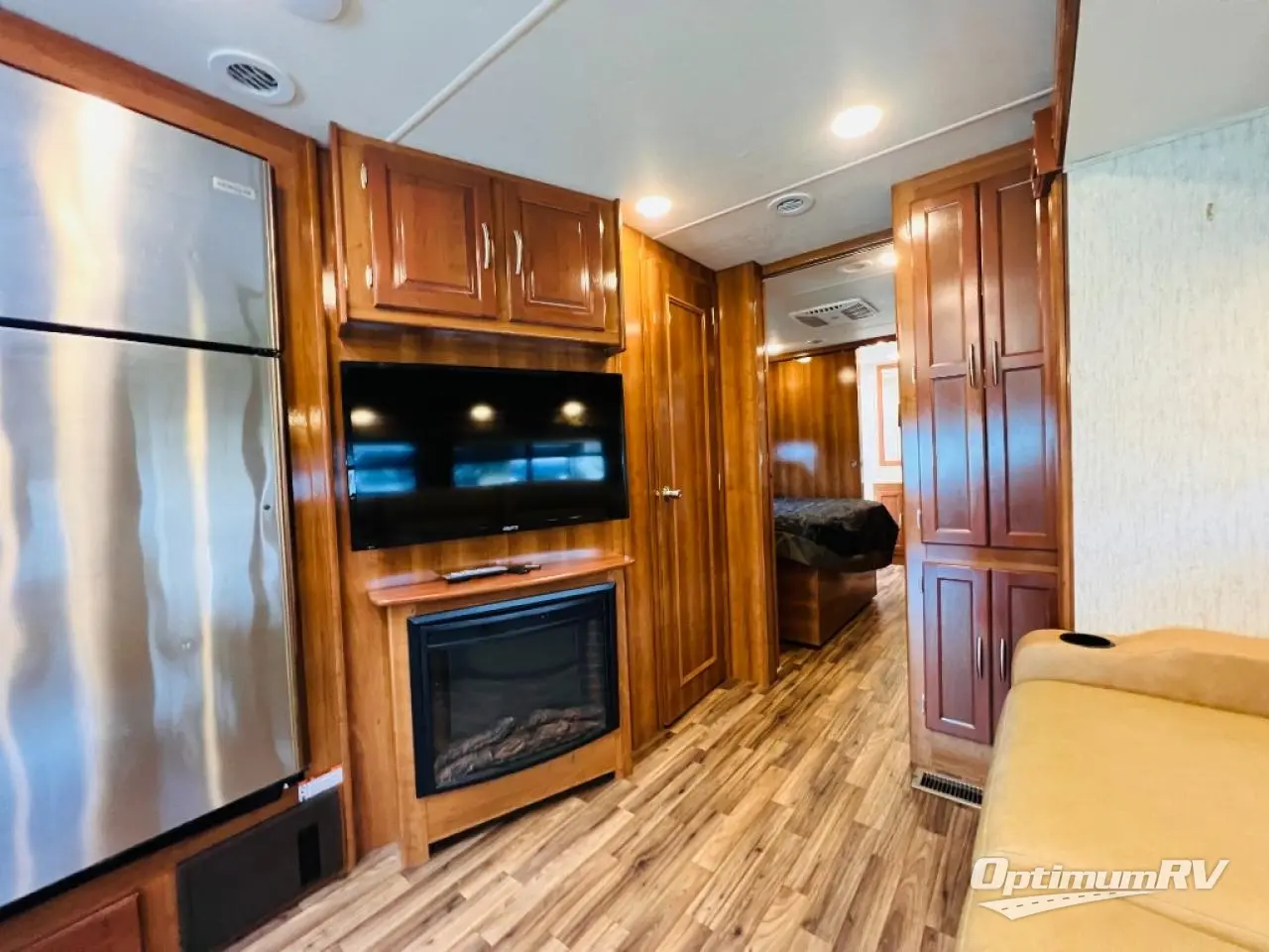 2018 Coachmen Mirada 35LS Photo 17