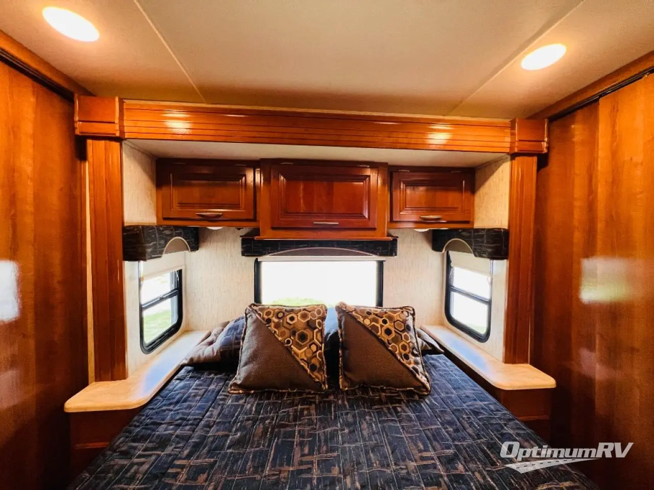 2018 Coachmen Mirada 35LS Photo 22