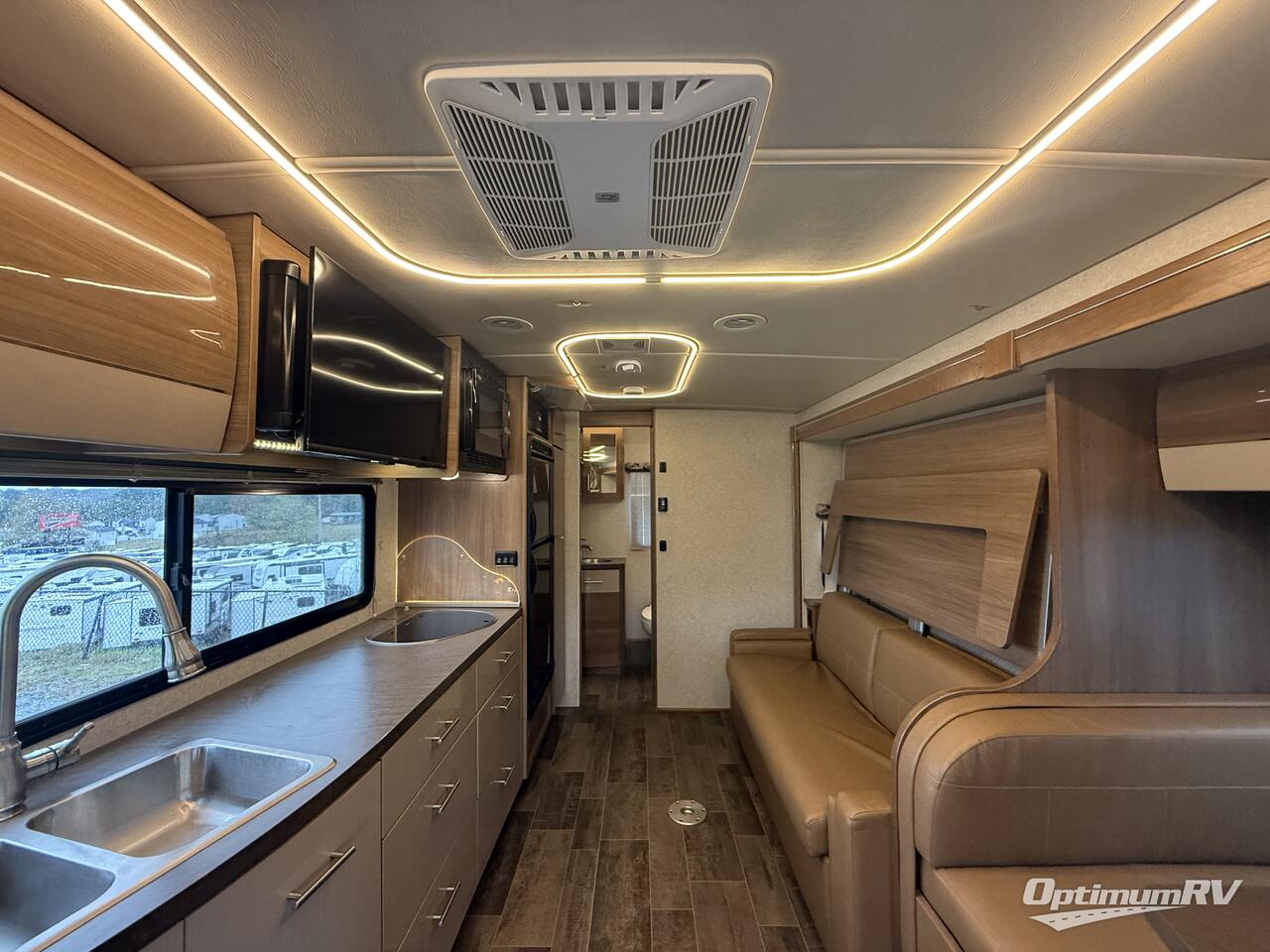 2018 Winnebago Navion 24D Photo 4