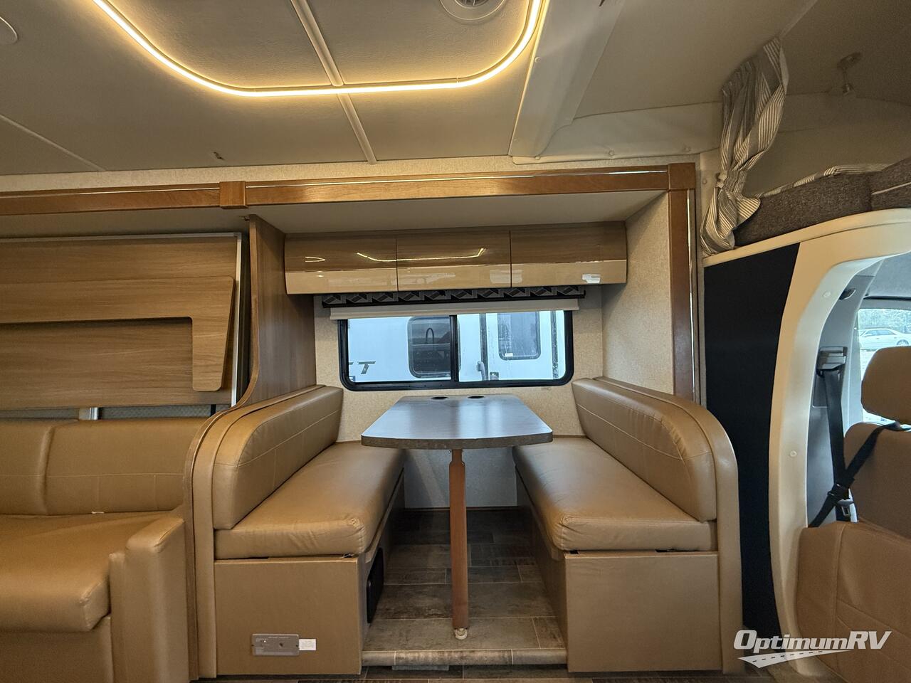 2018 Winnebago Navion 24D Photo 6