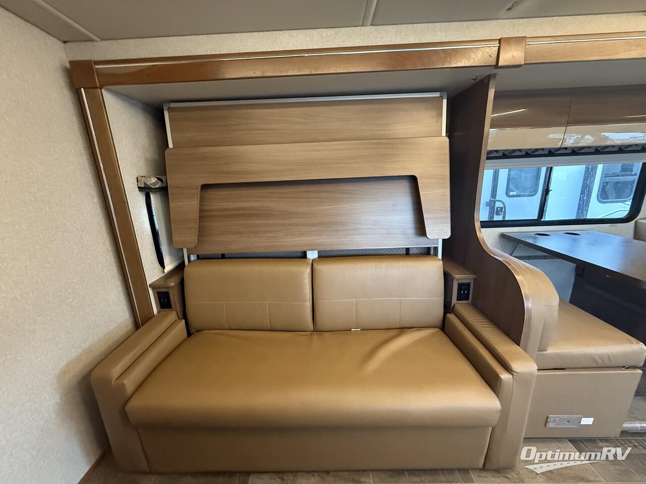 2018 Winnebago Navion 24D Photo 9