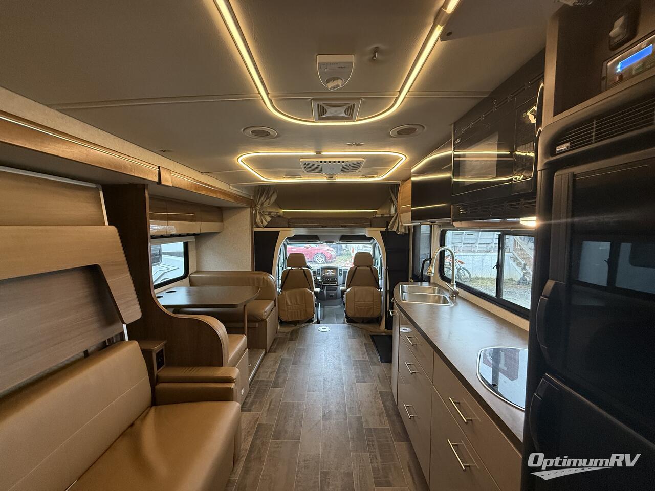 2018 Winnebago Navion 24D Photo 5