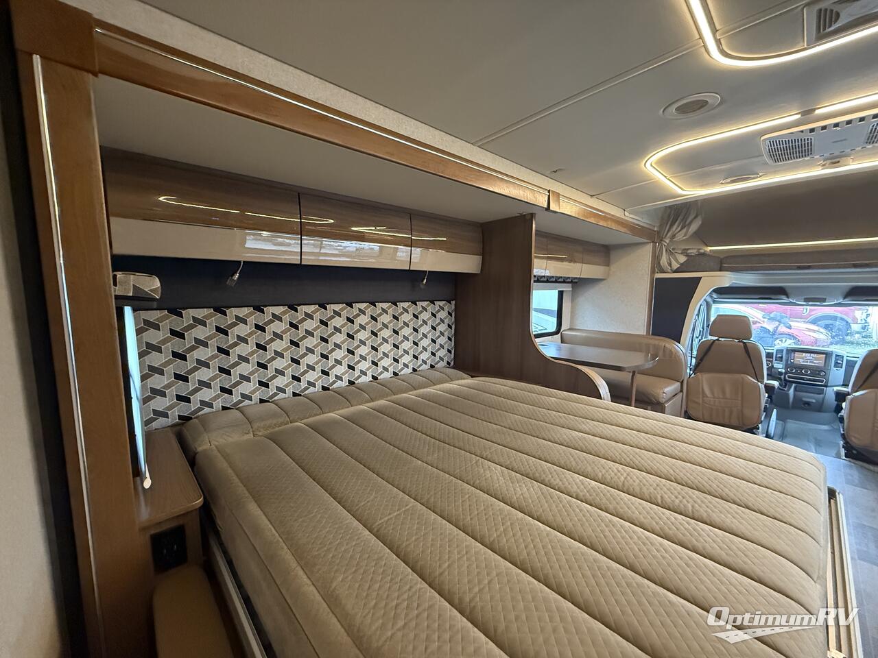 2018 Winnebago Navion 24D Photo 13