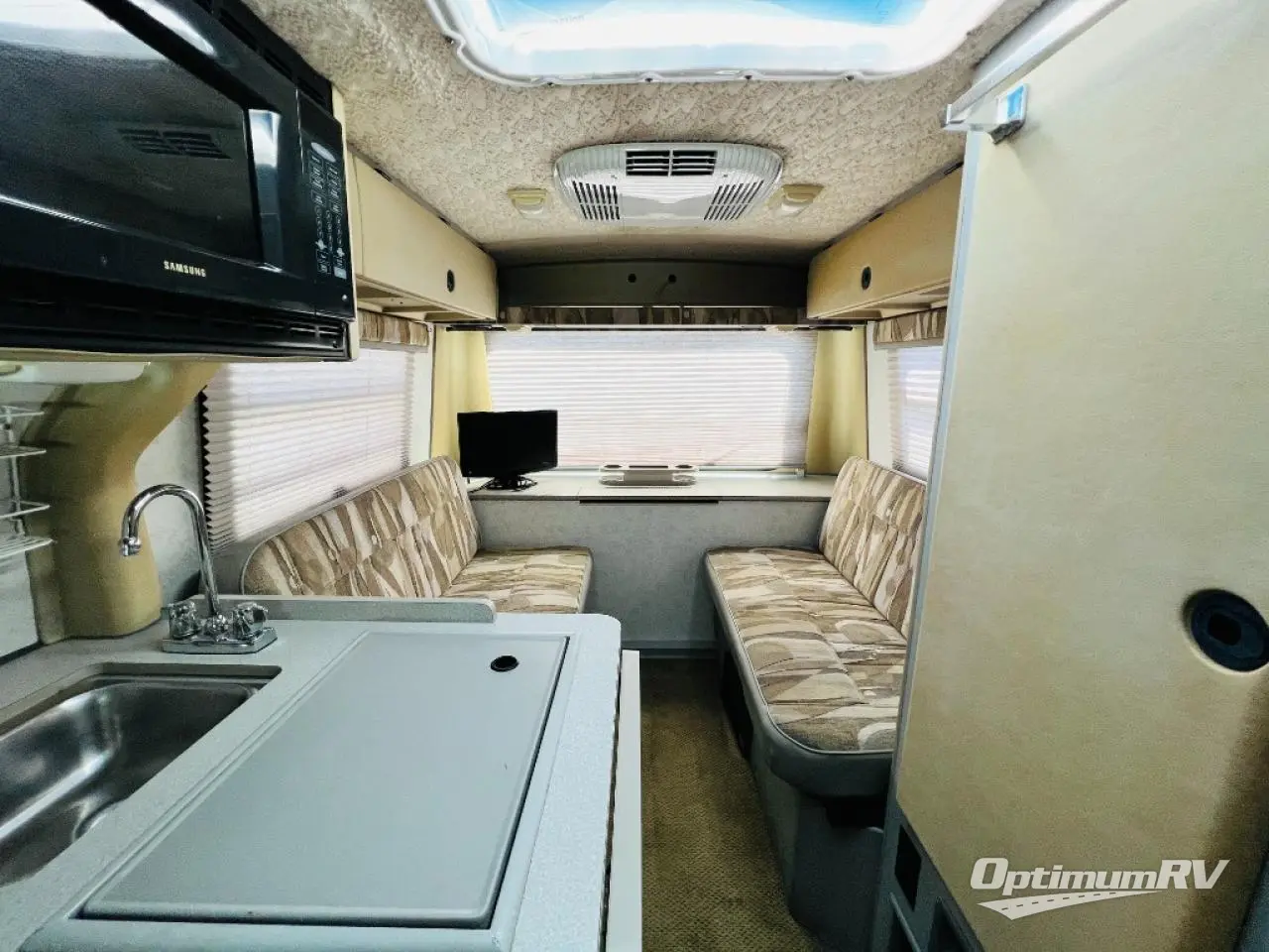 2002 Winnebago Rialta 22QD Photo 5