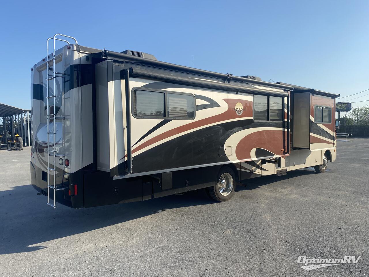 2010 Winnebago Sightseer 37L Photo 3