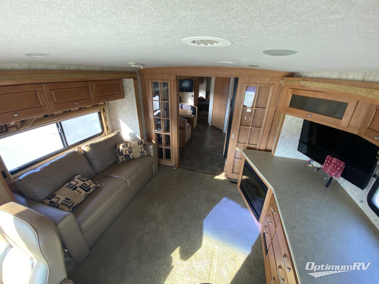 2010 Winnebago Sightseer 37L Photo 16