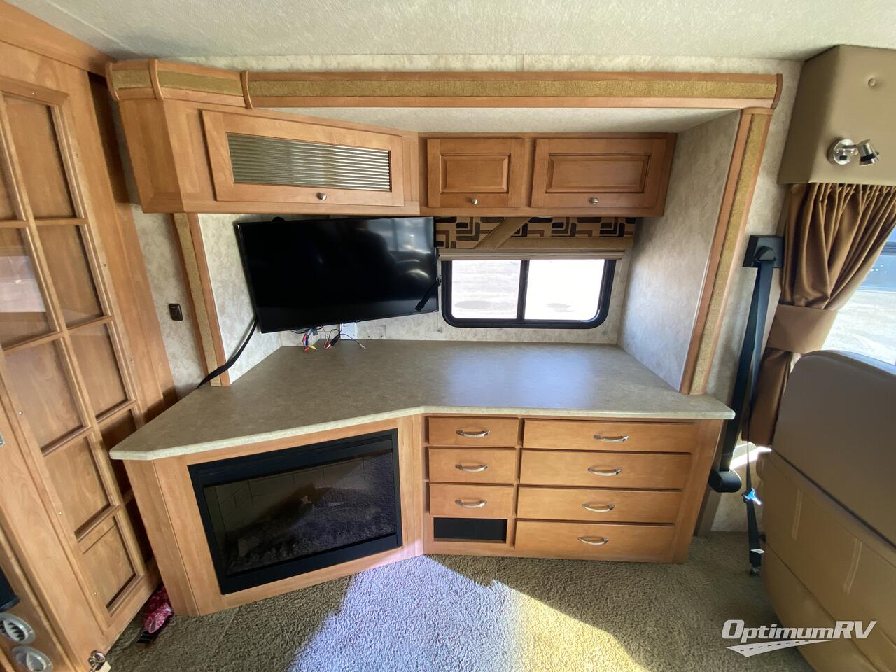 2010 Winnebago Sightseer 37L Photo 17