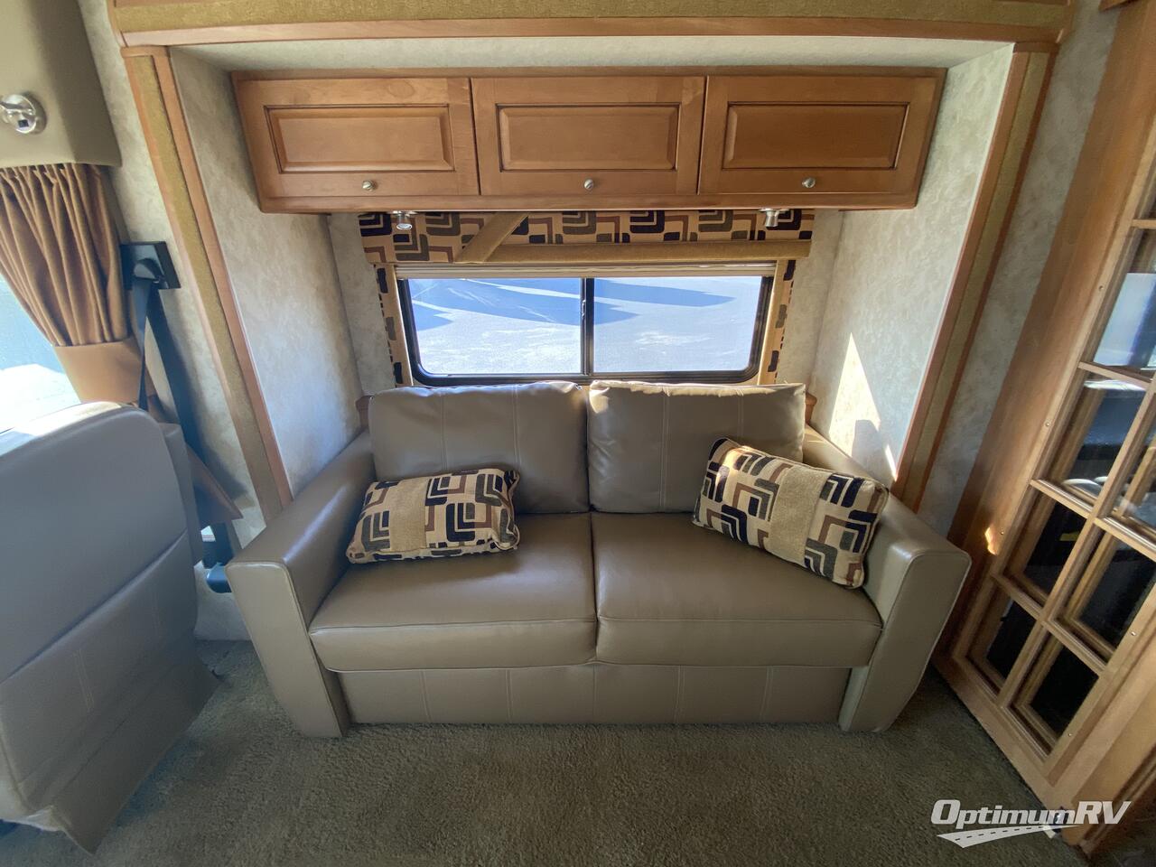 2010 Winnebago Sightseer 37L Photo 18