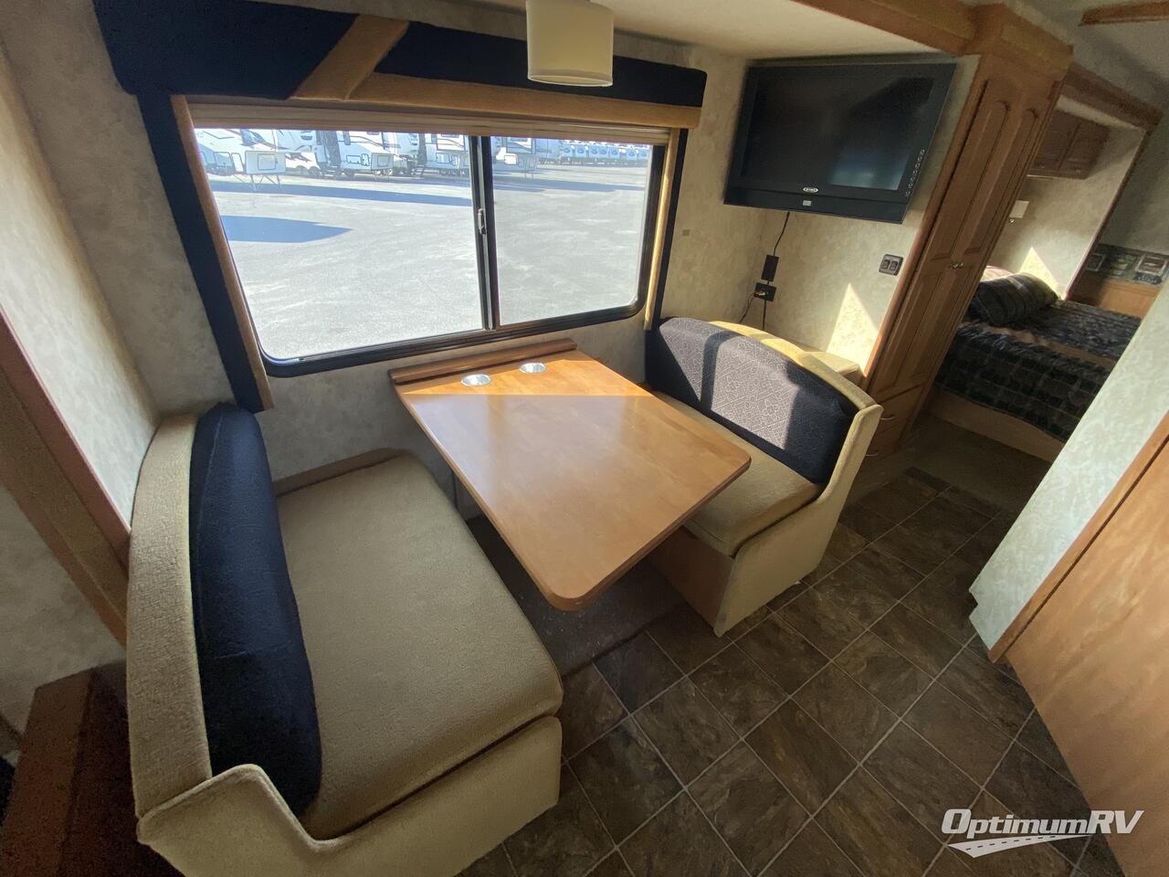 2010 Winnebago Sightseer 37L Photo 14