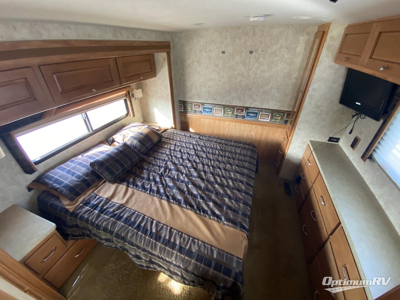 2010 Winnebago Sightseer 37L Photo 21